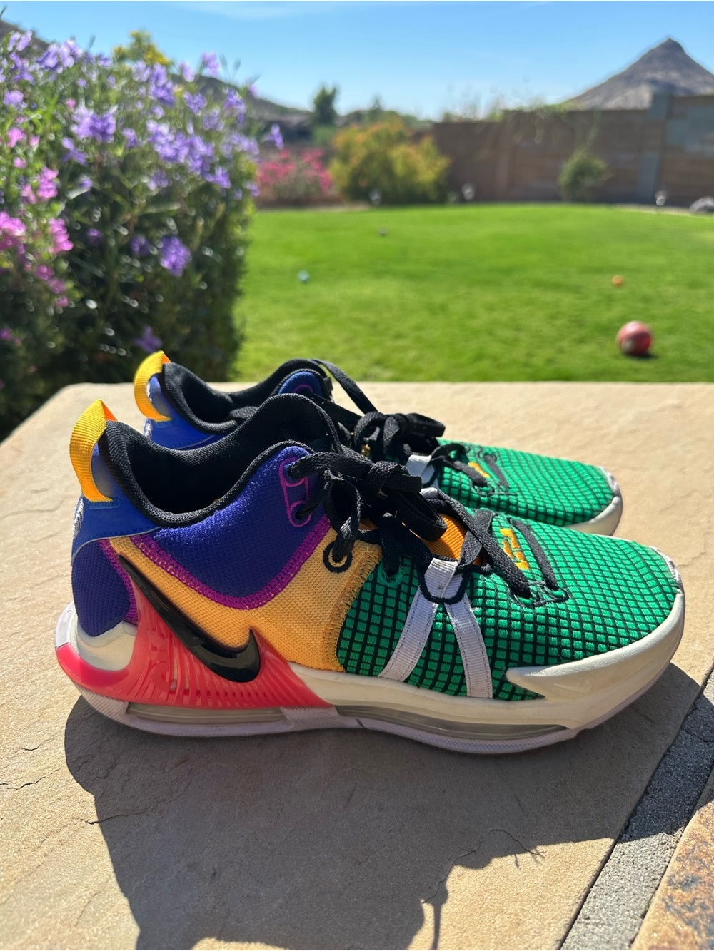Nike Lebron Witness Multicolor Athletic Shoes Dm1123-501 men’s size 8.5
